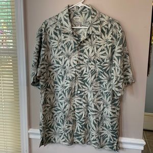 Eighteen 77 Man’s S 100% Silk S/S Button Up Straight Hem Side Slits Casual Shirt